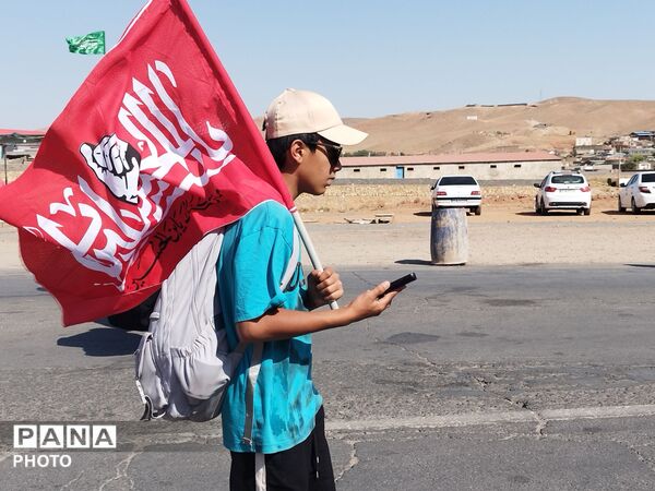 پیاده روی امام رضا (ع) با حضور پر شور دانش آموزان نیشابور در کاروان دانش آموزی