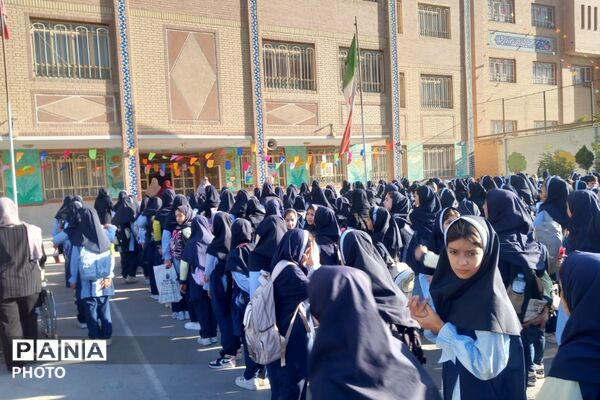آغاز ماه‌مهر و دیدار مجدد دانش‌آموزان و معلمان در مدرسه عزیزالله پزشکی ۲