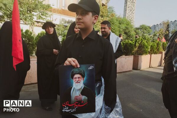 خروش ملت در بدرقه پیکر رهبر شهید
