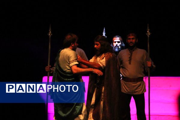 تئاتر «هیولاکش» روایتی نمایشی از شاهنامه در تالار بزرگ یزد