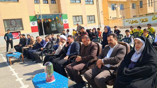 افزایش شور و نشاط دانش‌آموزان با افتتاح زمین چمن جدید دبستان امید و نوید فارسان
