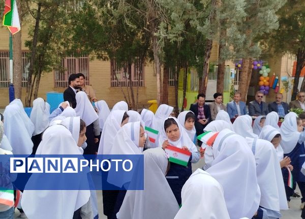 زنگ مهر در دبستان دخترانه سما با حضور مسئولان آموزش و پرورش و دانشگاه آزاد اسلامی کاشمر 