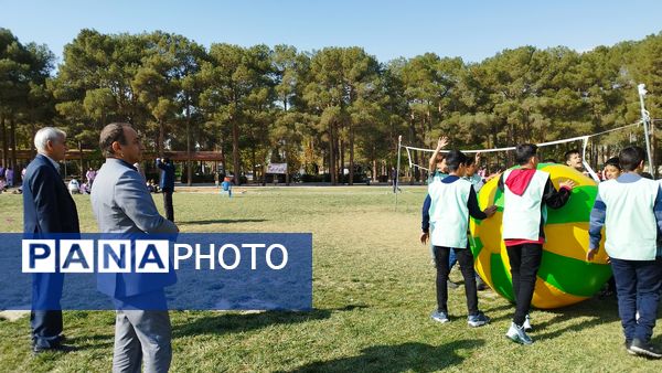 بازدید مدیرکل مدیر بحران استانداری اصفهان از اردوهای طرح تمشک استان اصفهان