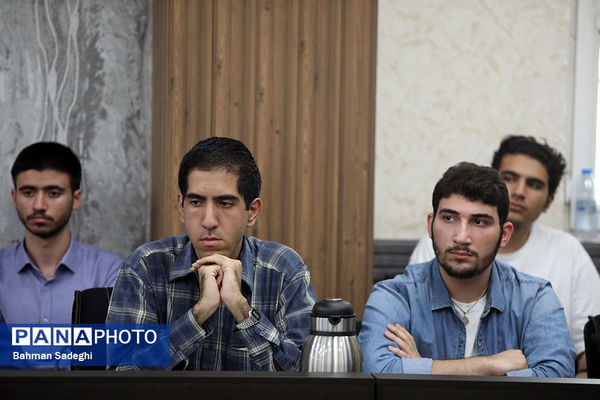 نشست صمیمی وزیر آموزش و پرورش با مدال آوران المپیادهای علمی