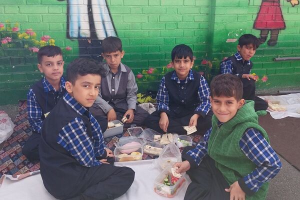 اجرای طرح «صبحانه سالم» در دبستان هیأت امنایی شهید قلنبر ناحیه دو شهرری 