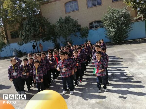 جشن شکوفه‌های مدرسه میرفخرایی ناحیه ۱ کرج 
