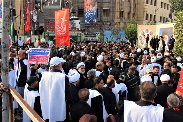 حماسه حضور نوجوانان کفن‌پوش قمی در راهپیمایی «عهد خون»