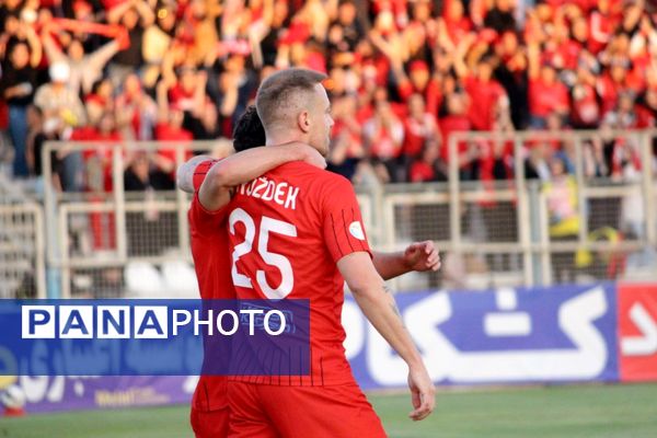 برد شیرین تراکتور در خانه مقابل آلمینیوم اراک