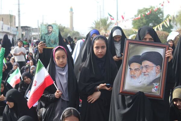 حماسه‌آفرینی فرهنگیان و دانش‌آموزان کهنوجی در جشن سالگرد انقلاب اسلامی