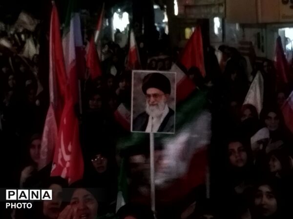 سدی از ایمان؛ بازگوییِ، شکوهِ اجتماعات شبانه در حسینیه امام خمینی(ره)