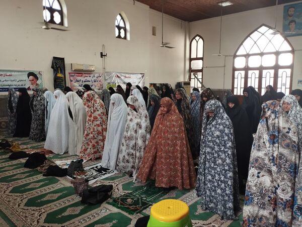 برپایی میز خدمت به‌مناسبت هفته دولت در میاندورود 