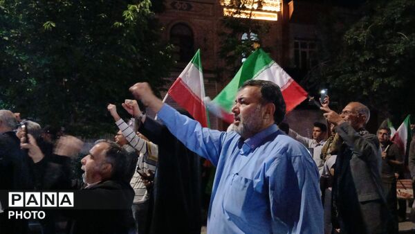 مشت ها بر فراز آسمان نیشابور نمایان شد 