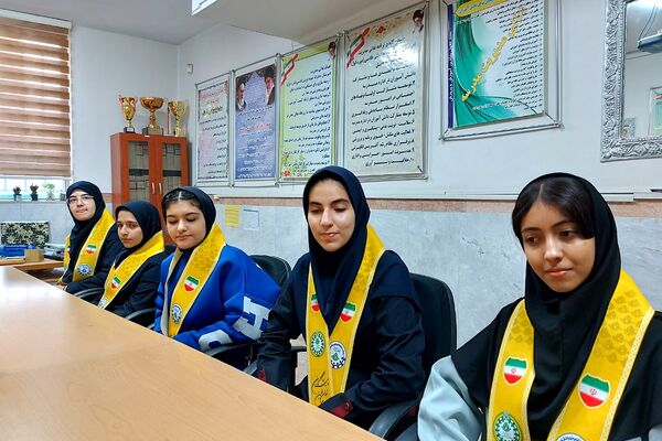 اهدا کتاب به پیشتازان فعال کهریزک 