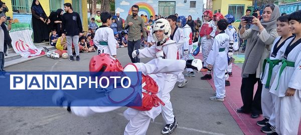 المپیاد ورزشی مدرسه شکوفه‌ها ناحیه 4 کرج در هفته تربیت بدنی  