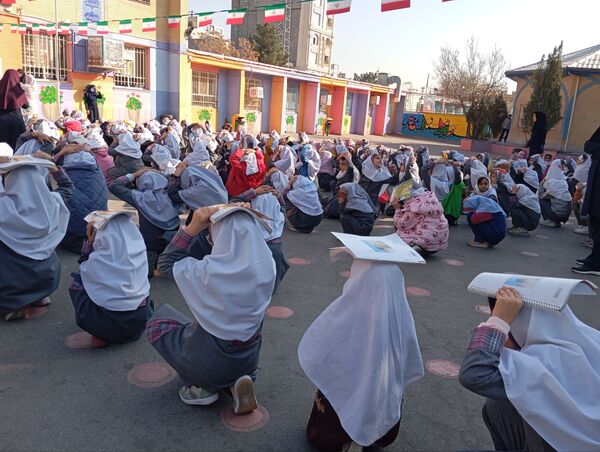 برگزاری مانور زلزله در دبستان دخترانه نرجس یک 