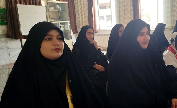 تجلیل از دانش‌آموز خبرنگاران پانا در لردگان