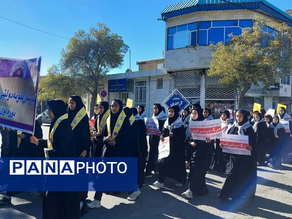 استکبار ستیزی از جنس راهپیمایی در زاوه