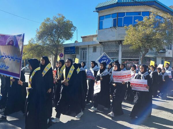 استکبار ستیزی از جنس راهپیمایی در زاوه