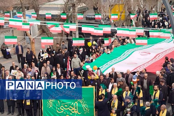 حضور اقشار مختلف مردم شهرری در راهپیمایی ۲۲ بهمن