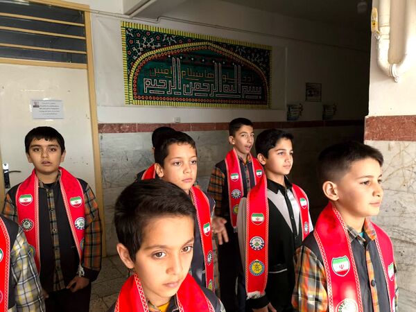 برگزاری جلسات تمرین سرود همگانی به‌مناسبت عید مبعث در آموزشگاه شهید پسندیده فدافن