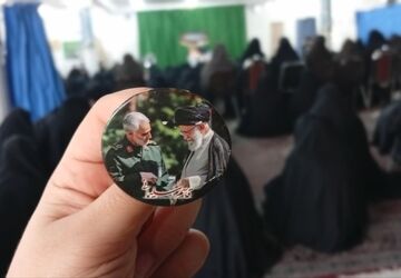 کودکی که سید علی خامنه‌ای را بابا صدا زد 