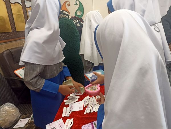 بازارچه در دبستان کبری سرشته 