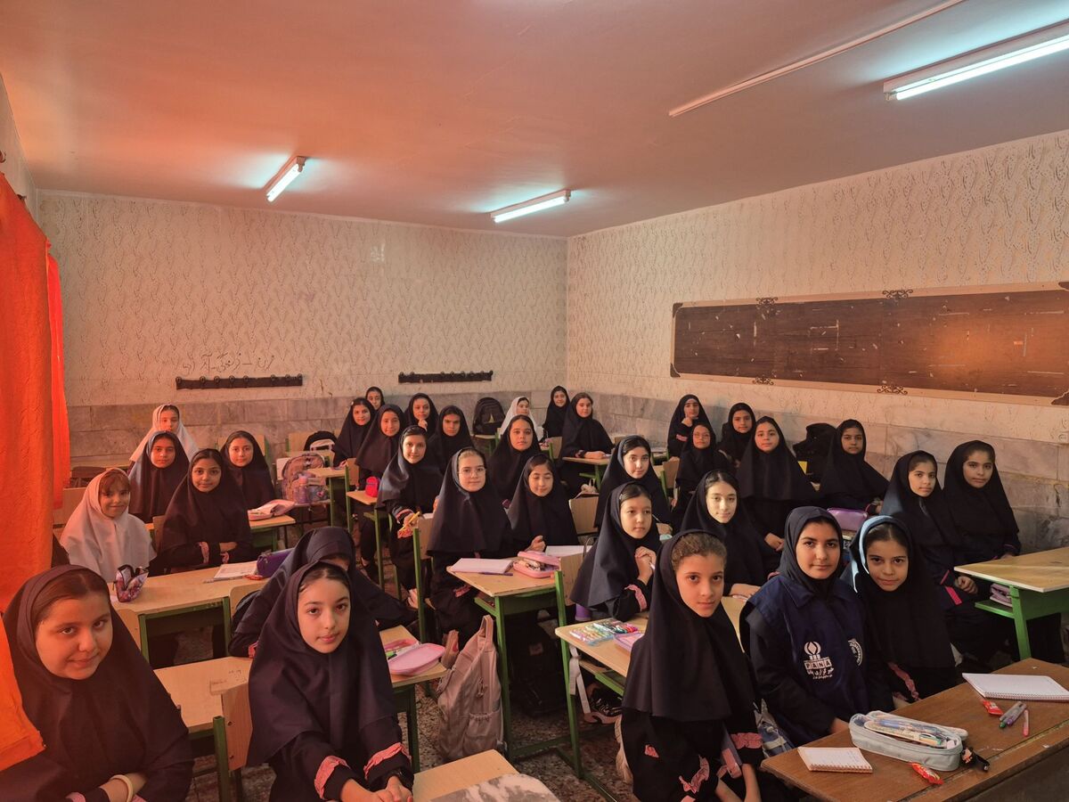 عکس یادگاری دانش‌آموزان مدرسه هدی ۱ 