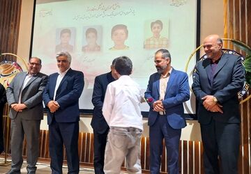 آیین تجلیل از ستارگان پژوهش ناحیه شش