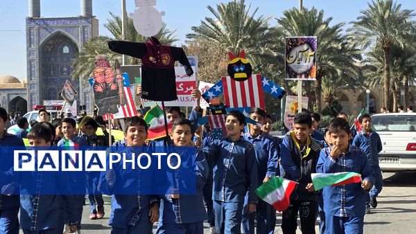 برگزاری راهپیمایی باشکوه ۱۳ آبان در شهرستان بافق 