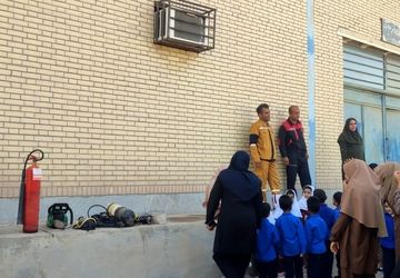 دانش‌آموزان مدرسه فروغ رضوان با آموزش‌های ایمنی و آتش‌نشانی آشنا شدند