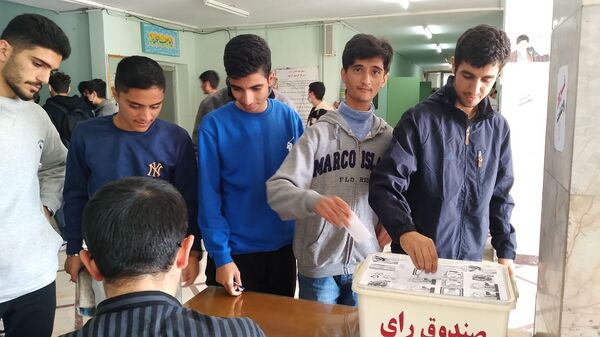 انتخابات شورای دانش‌آموزی دبیرستان نمونه دولتی معلم ساوجبلاغ 