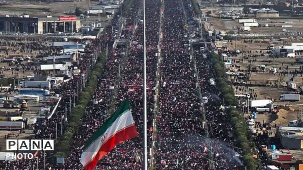 شکوه ایثار در قم؛ پیکر شهید ایران بر دستان ملت تشییع شد