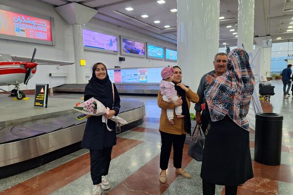 استقبال از زائران حرم امام رئوف در فرودگاه شیراز