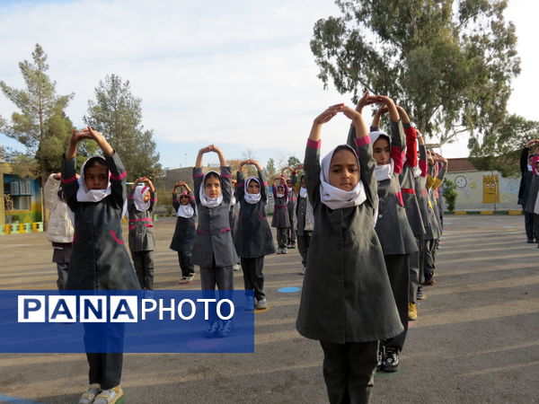 نشاط و شادابی دانش‌آموزان در مدرسه شهید هاشمی‌نژاد خاتم