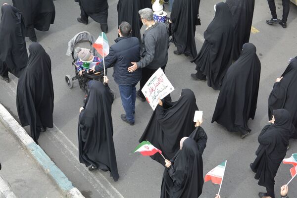 حماسه دانش‌آموزان اسلامشهر در ۲۲بهمن