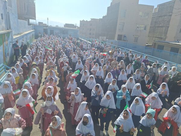 نکوداشت ایام الله دهه مبارک فجر در مدارس آزادواری یک و شهید رجایی یک منطقه پردیس 