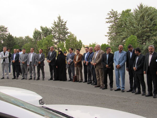 نوسازی و تجهیز ناوگان حمل و نقل اداری آموزش‌ و پرورش کردستان با توزیع ۱۶ دستگاه سمند سورن