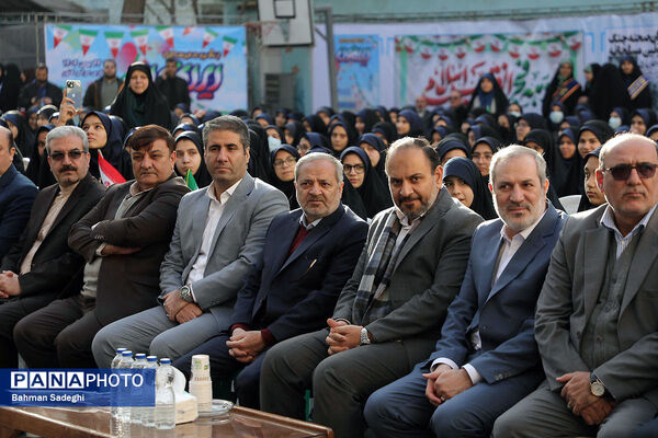 آیین نواختن گلبانگ انقلاب اسلامی با حضور وزیر آموزش و پرورش