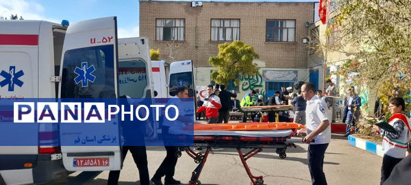 اجرای مانور زلزله در دبیرستان شهید مطهری شهر دستجرد قم