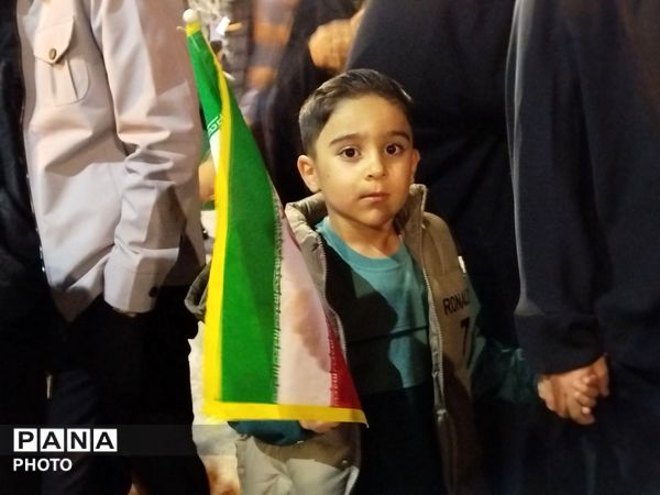 پیمان دوباره با رهبری با نوای رسای مهدی رسولی در آیین تجدید بیعت 