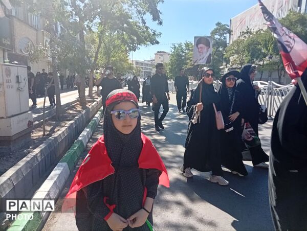 وداع حماسی با امام شهید در سایه‌سار حریم رضوی