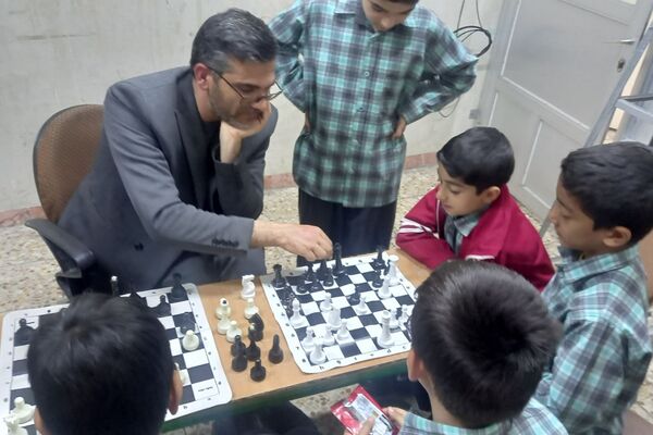 آمادگی دانش‌آموزان برتر شطرنج دبستان شیخ جنید (ره) برای رقابت‌های شهرستانی