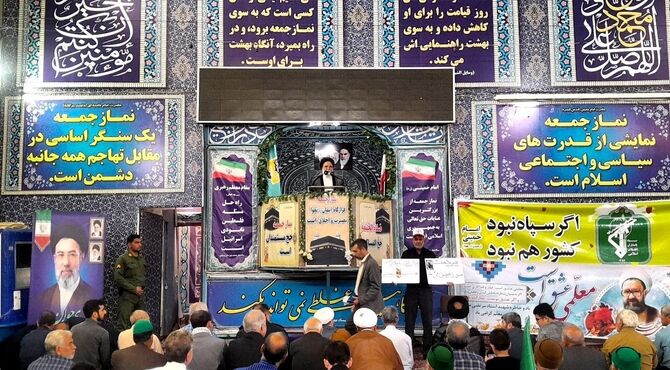 اقامه نماز جمعه با حضور مردم در مسجد جامع شهرستان نیشابور 