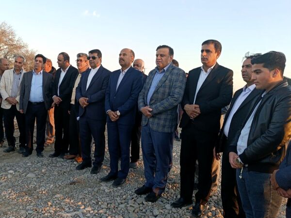 کلنگ ساخت دبستان 14 کلاسه خیرساز در روستا دهو شهرستان میناب به زمین زده شد