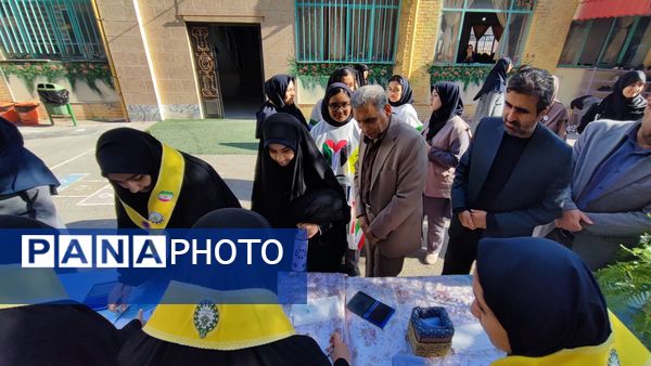 انتخابات شورای دانش‌آموزی در دبیرستان استقلال ناحیه ۶ مشهد