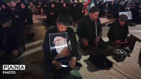 نهمین شب از مراسم عزاداری امام حسین همراه با هئیت زنجیر زنی در حسینیه امام خمینی
