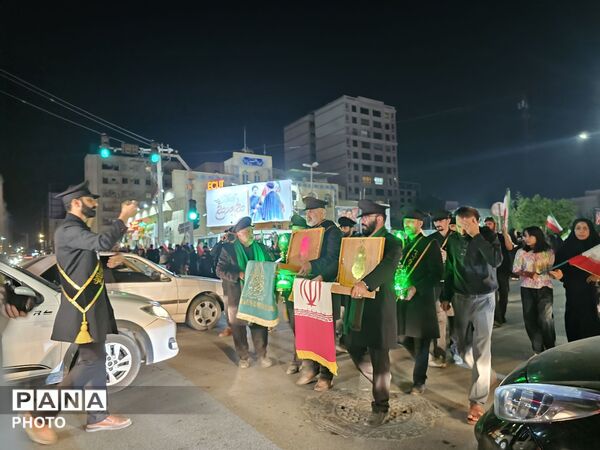 حضور گسترده مردم در سالگرد چهلمین روز درگذشت رهبر شهید در خیابان‌های شهر بندرعباس