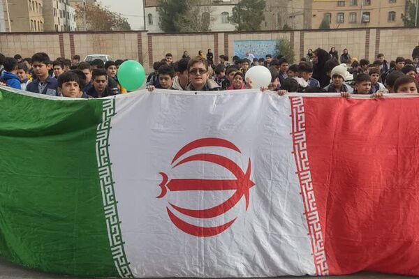 فرزندان ایران از مدارس شهریار تا راهپیمایی