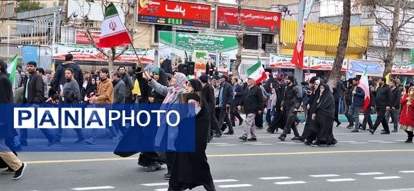 حضور گسترده و منسجم دانش آموزان و فرهنگیان منطقه ۱۰ در راهپیمایی ۲۲ بهمن ماه