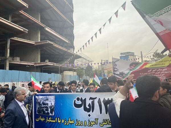 حضور پرشور دانش‌آموزان البرزی در راهپیمایی 13 آبان 